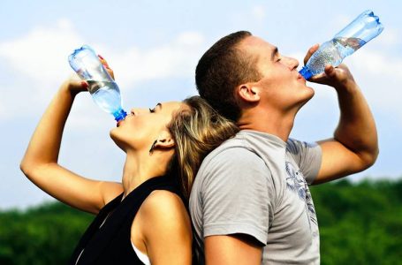 Hidratação Afinal Quanto de Água Beber por Dia